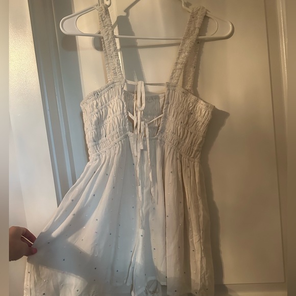 Like new Urban Outfitters white romper - Picture 2 of 6